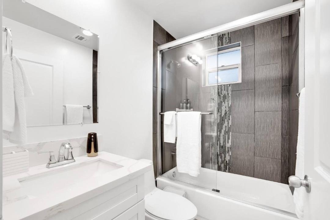 Photo of Bathroom in Pico-Union