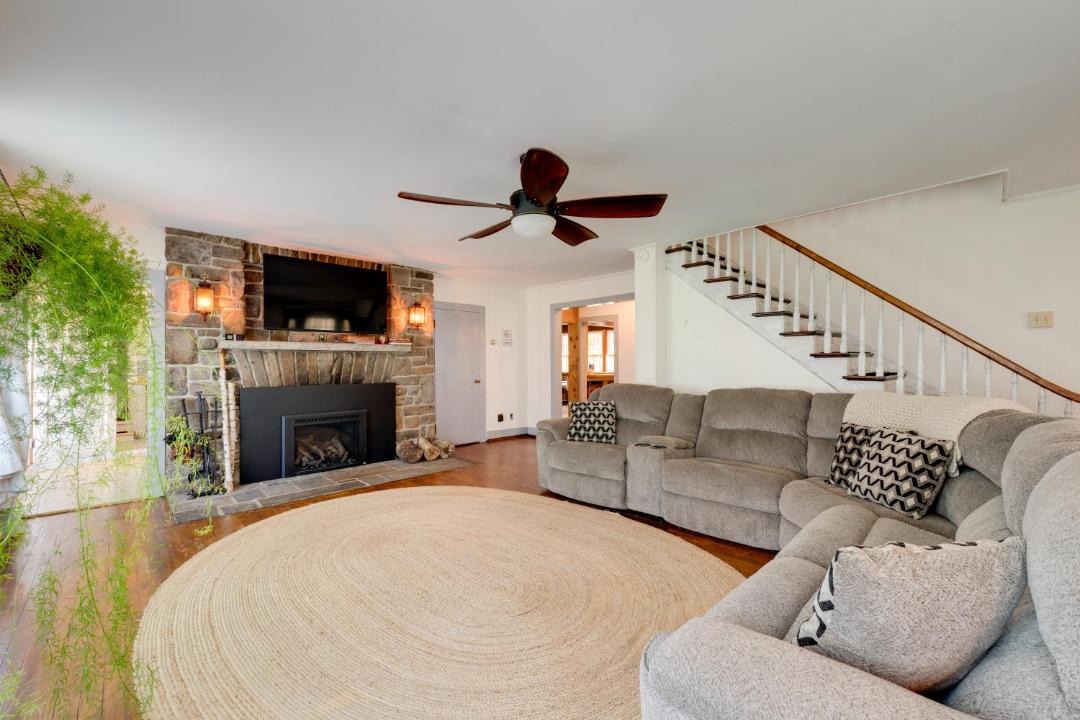 Photo of Livingroom in Hillsgrove