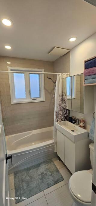 Photo of Bathroom in Longueuil