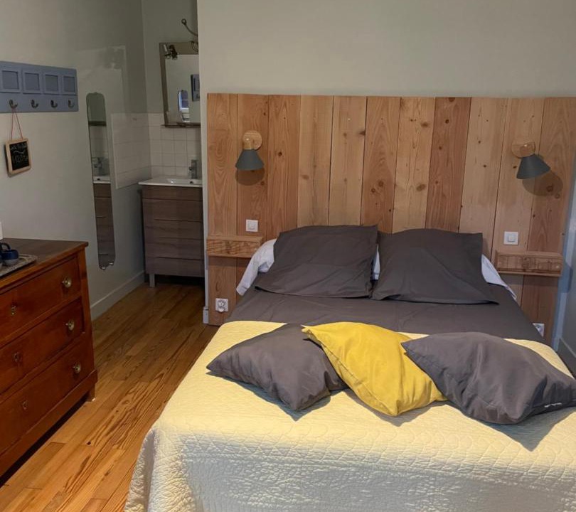 Photo of Bedroom in Albon