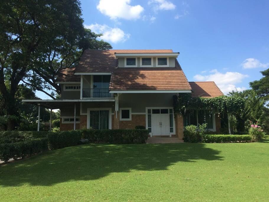 Photo of Buildings in Khanong Phra