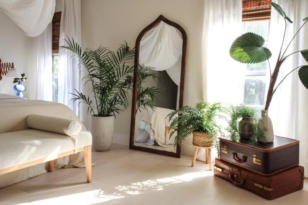 Photo of Livingroom in Turtle Creek
