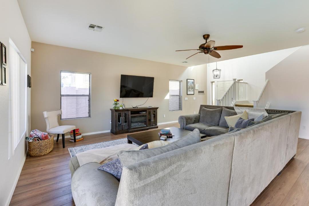 Photo of Livingroom in Surprise Farms