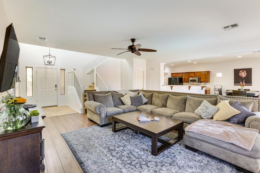 Photo of Livingroom in Surprise Farms