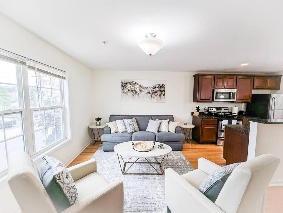 Photo of Livingroom in Stockade Historic District