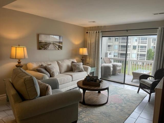 Photo of Livingroom in Oceanmarsh Subdivision