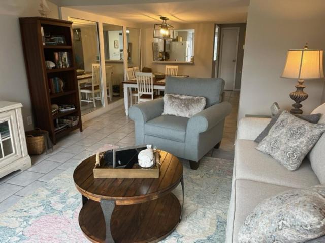 Photo of Livingroom in Oceanmarsh Subdivision