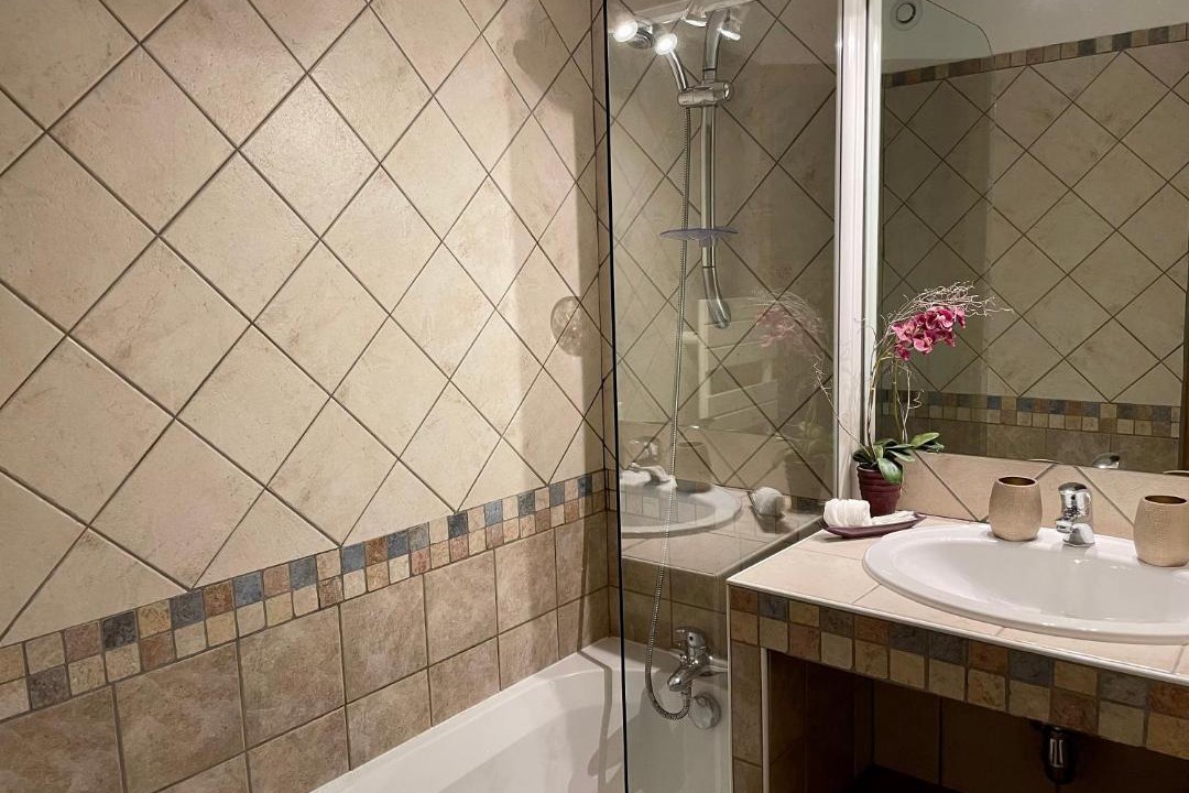 Photo of Bathroom in Arc-1800