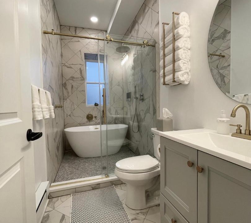 Photo of Bathroom in East Garfield Park