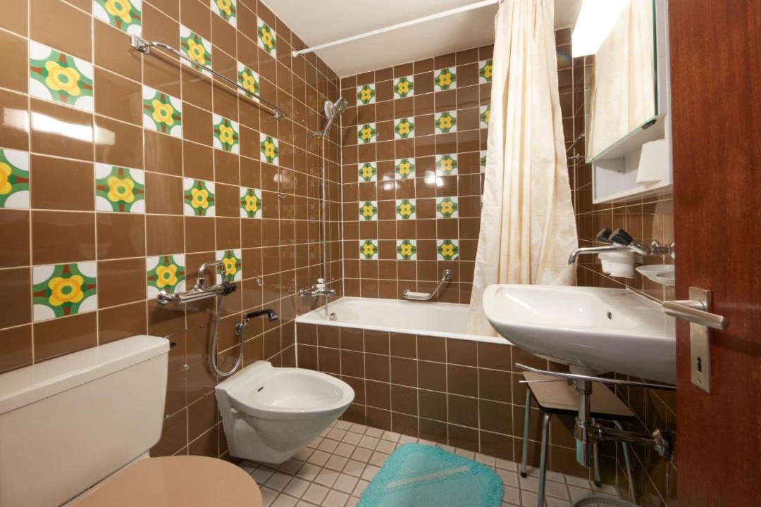 Photo of Bathroom in Vex