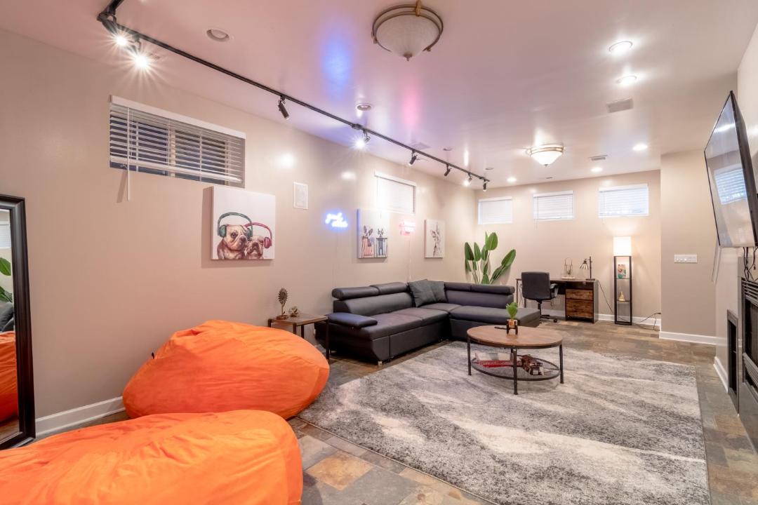 Photo of Livingroom in River North