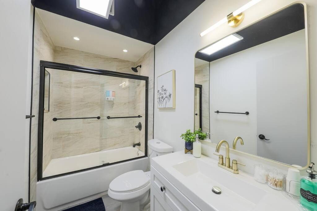 Photo of Bathroom in Near South Side
