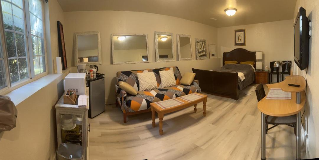 Photo of Livingroom in Westside Connection