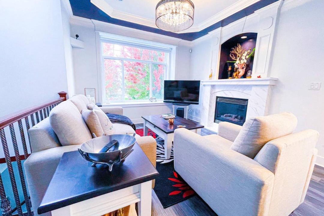 Photo of Livingroom in Renfrew-Collingwood