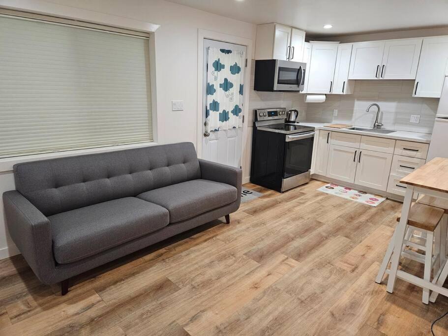 Photo of Livingroom in Outer Sunset
