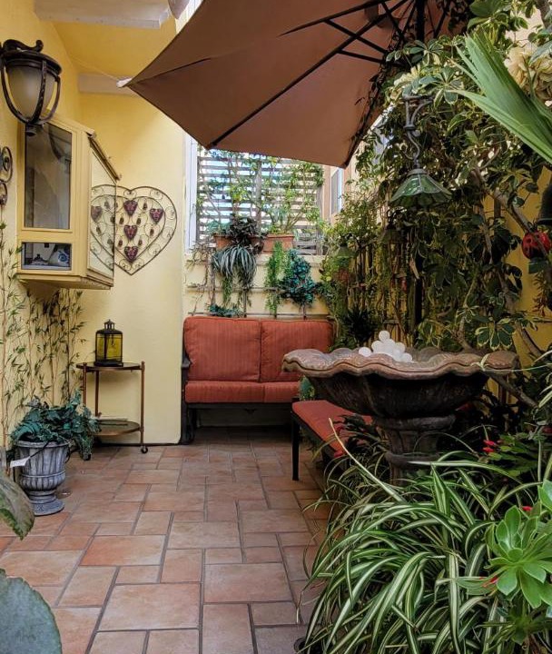 Photo of Patio Balcony in North of Wilshire