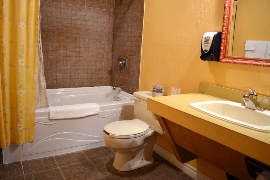 Photo of Bathroom in Rock Forest