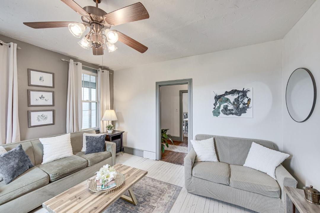 Photo of Livingroom in Rossville