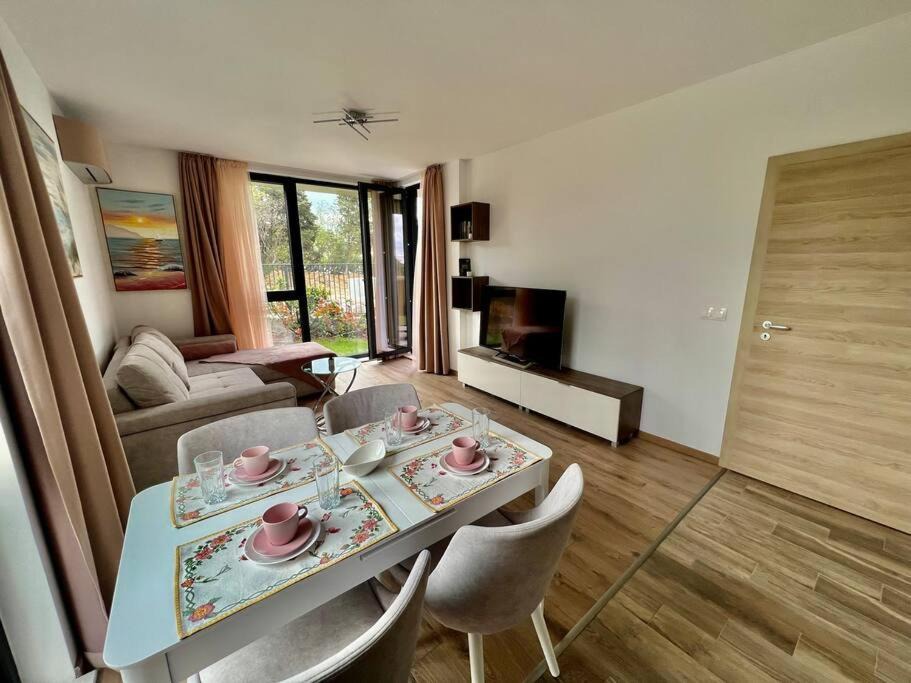 Photo of Livingroom in Saints Constantine and Helena