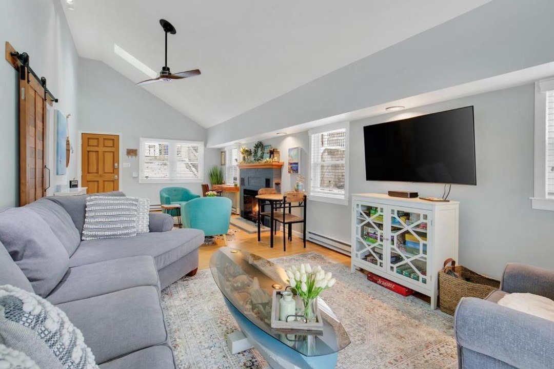 Photo of Livingroom in Lake Pocotopaug