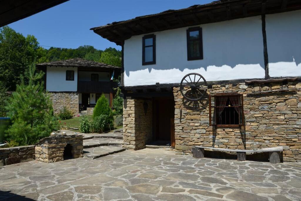 Photo of Buildings in Apriltsi
