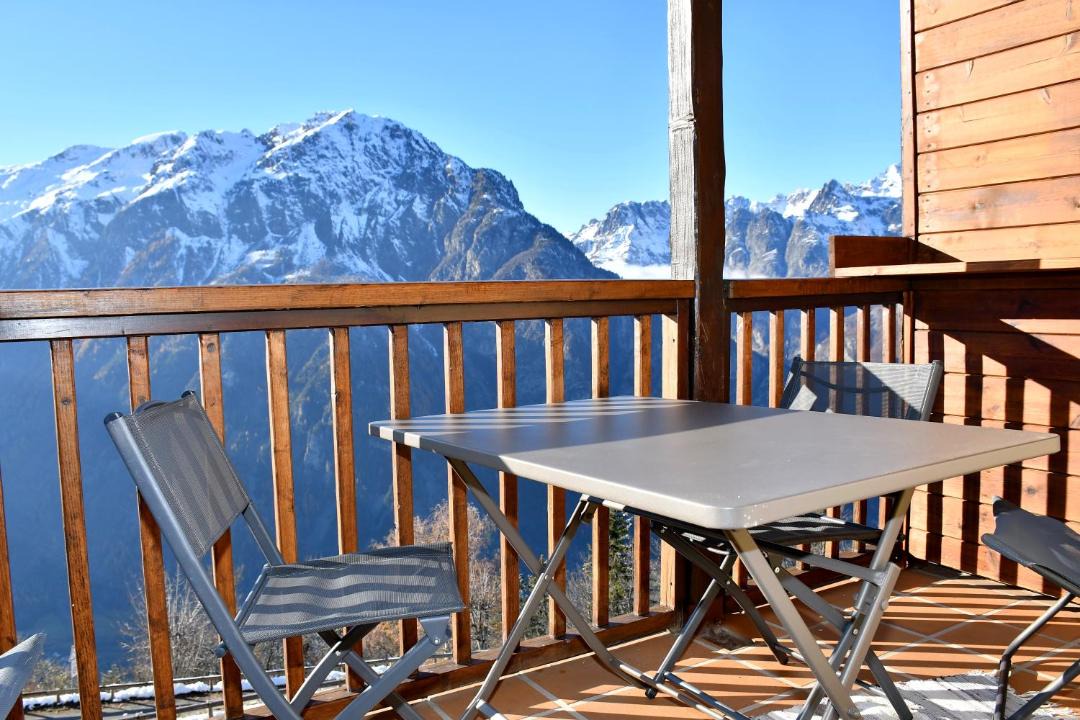 Photo of Buildings in Villard-Reculas