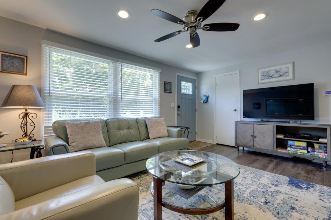 Photo of Livingroom in Niantic