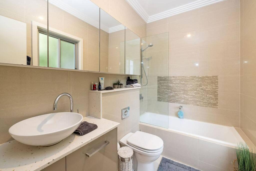 Photo of Bathroom in Avalon Beach