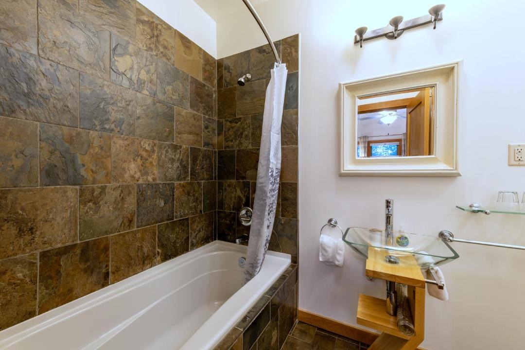 Photo of Bathroom in Golden