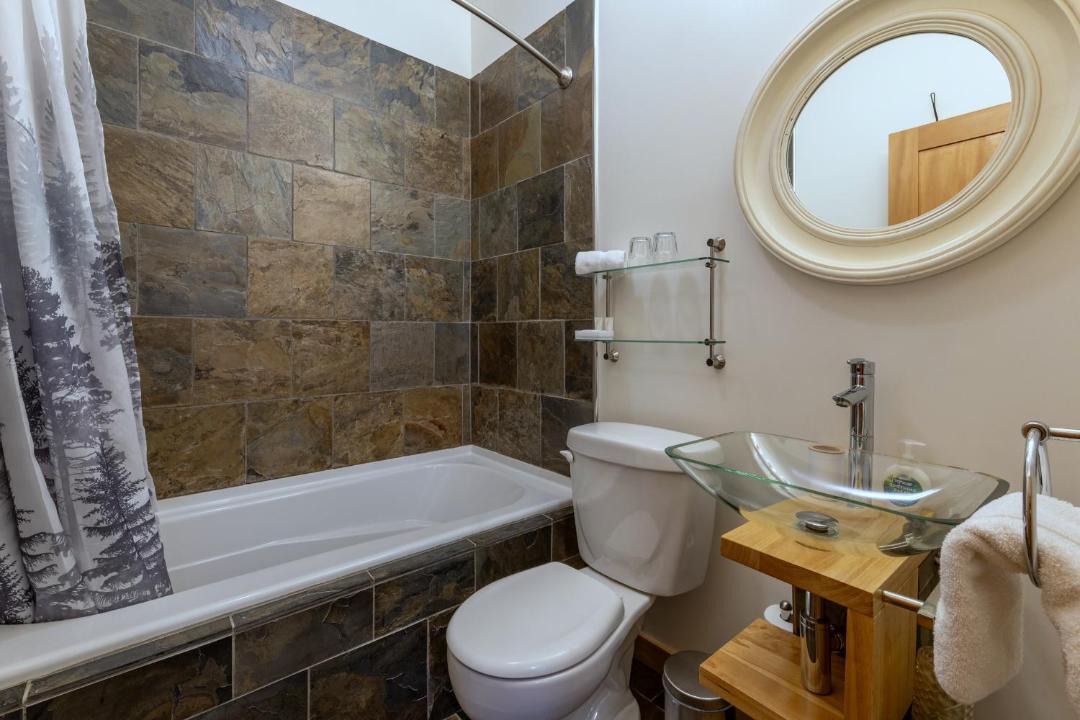 Photo of Bathroom in Golden