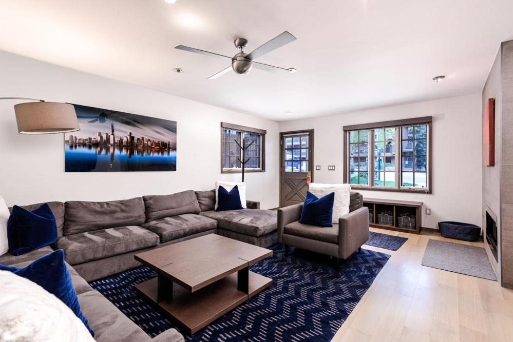 Photo of Livingroom in Aspen
