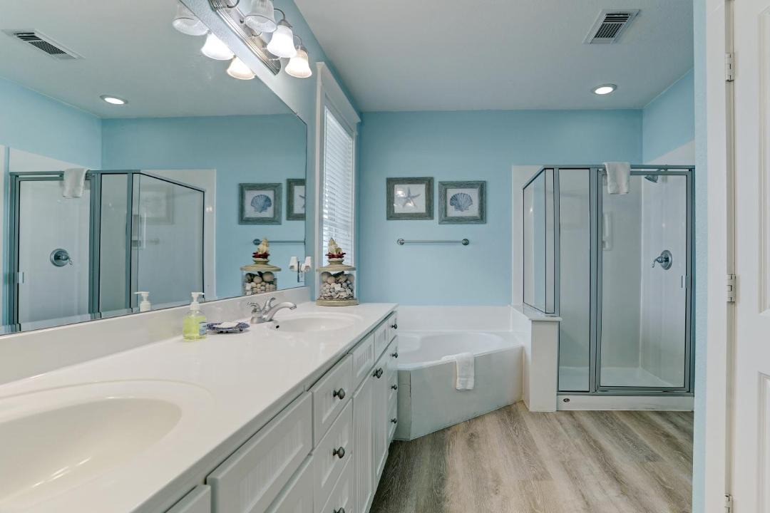 Photo of Bathroom in Red Fish Cove