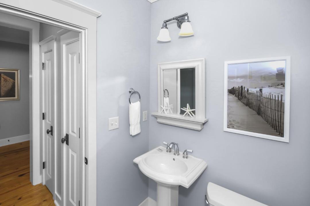 Photo of Bathroom in Beach District
