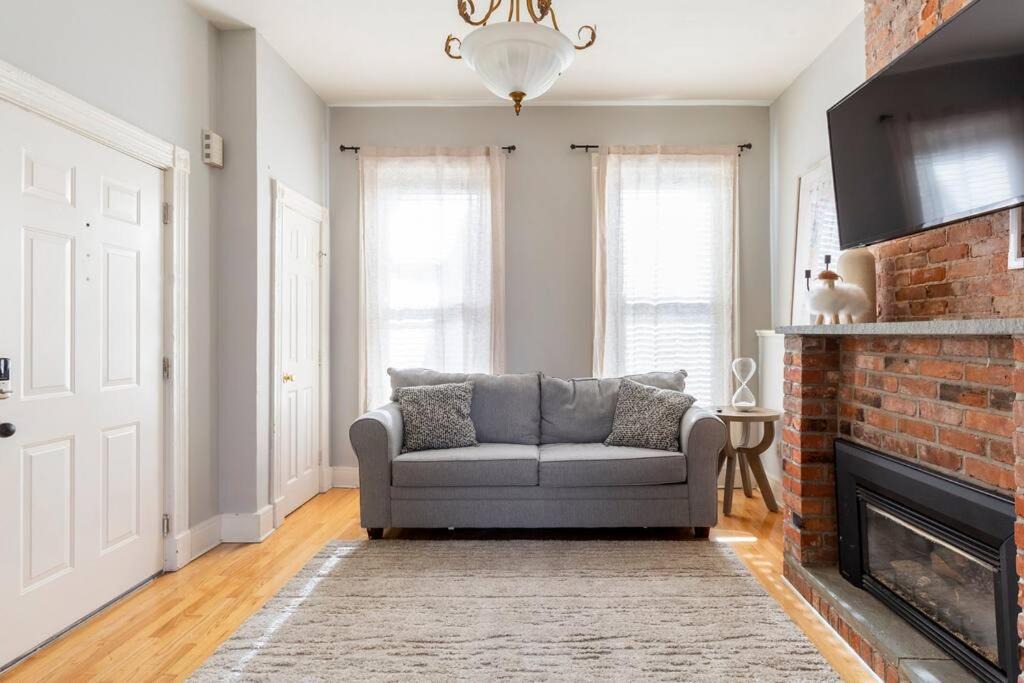 Photo of Livingroom in Mill River