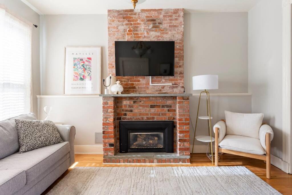 Photo of Livingroom in Mill River