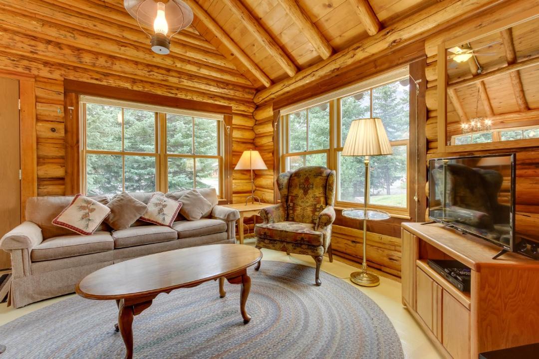 Photo of Livingroom in Silver Gate