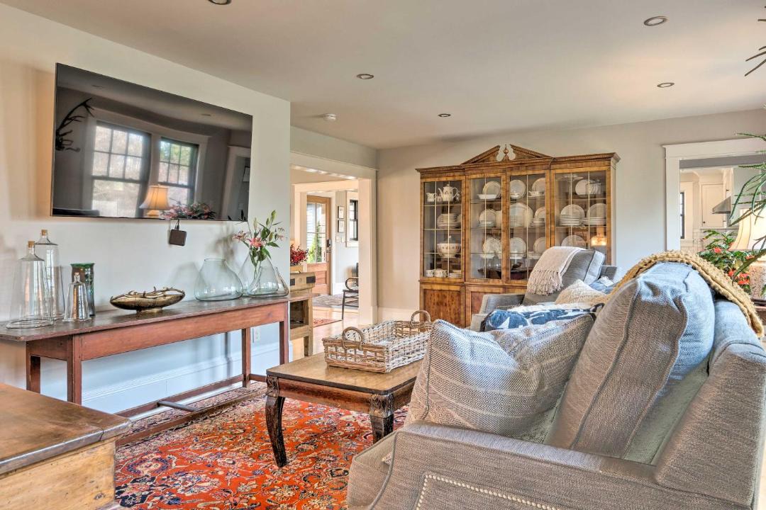 Photo of Livingroom in Derby Center