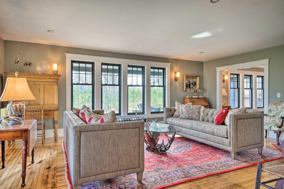 Photo of Livingroom in Derby Center