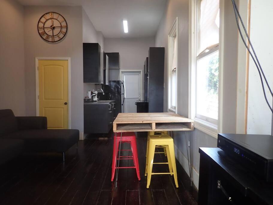 Photo of Livingroom in South 7th Ward