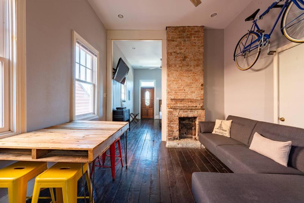 Photo of Livingroom in South 7th Ward