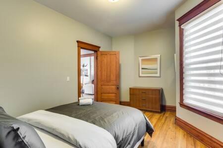 Photo of Bedroom in Logan Square