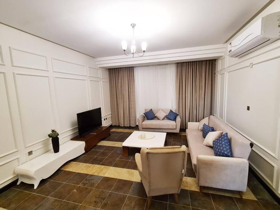 Photo of Livingroom in West Bay