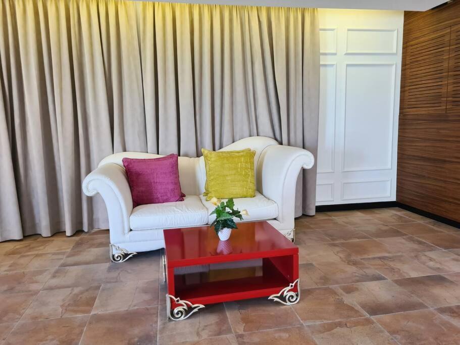 Photo of Livingroom in West Bay