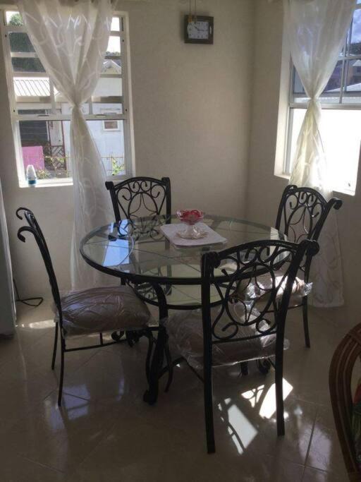 Photo of Livingroom in Husbands