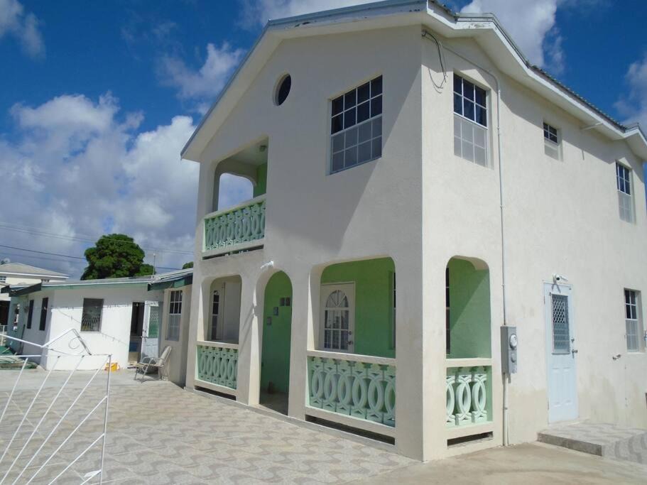 Photo of Buildings in Husbands