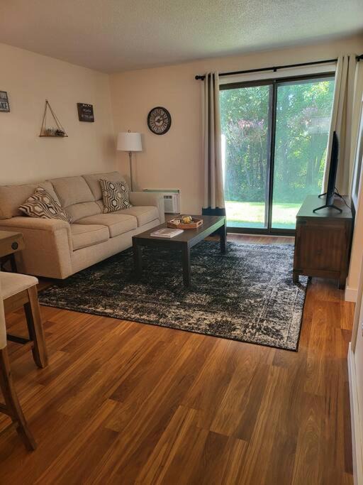 Photo of Livingroom in Weirs Beach