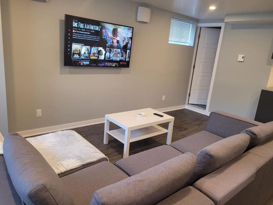 Photo of Livingroom in Longueuil