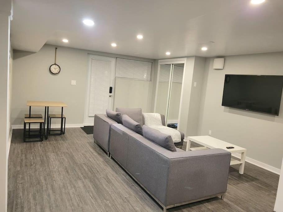 Photo of Livingroom in Longueuil