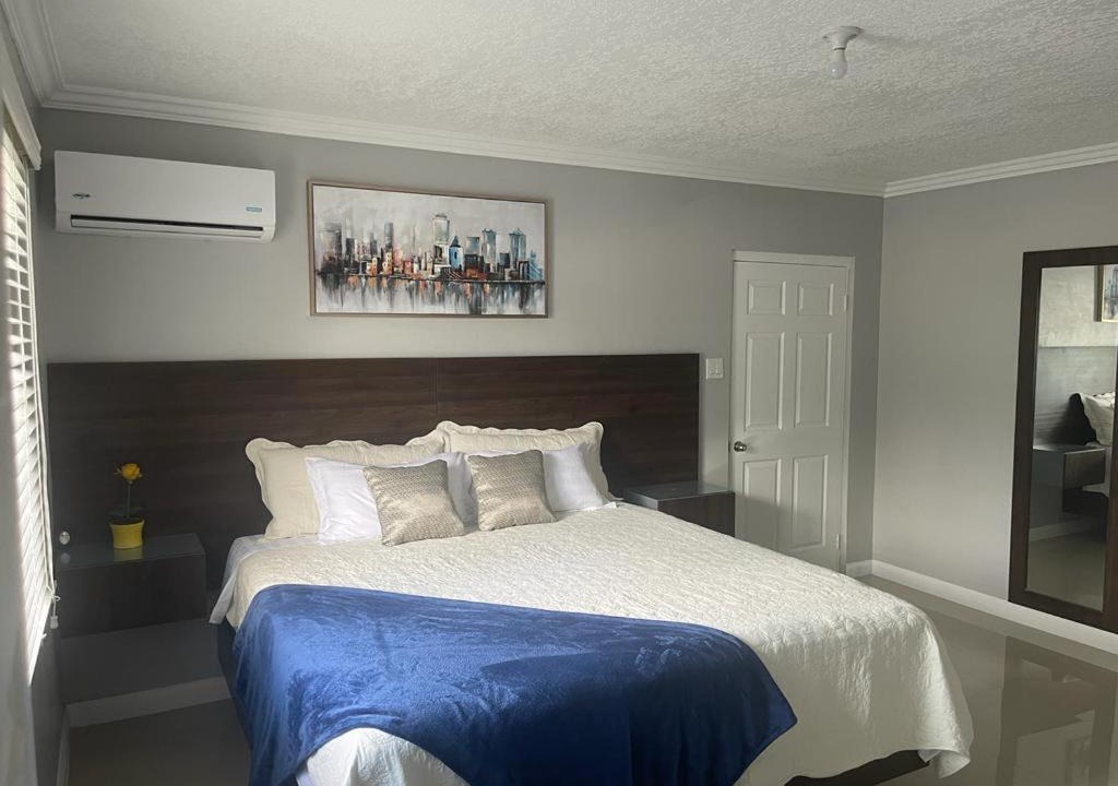 Photo of Bedroom in Molynes Gardens