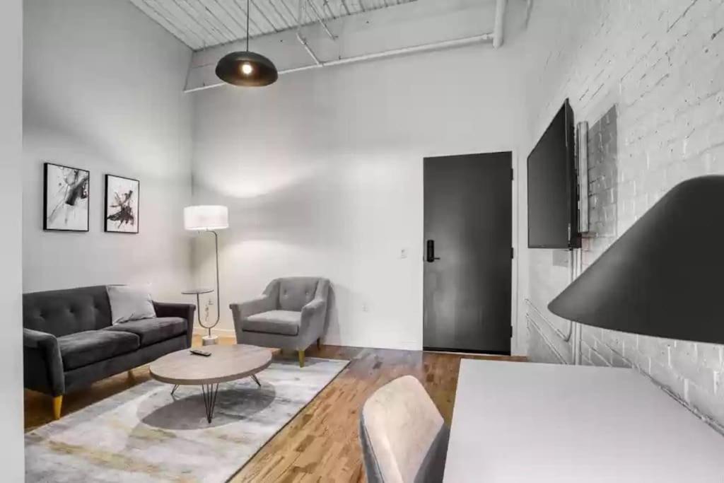 Photo of Livingroom in Downtown Hartford